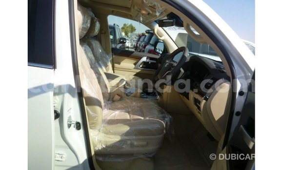 Gura Imported Toyota Land Cruiser White Imodoka i Import - Dubai mu Uganda Gura Imported Toyota Land Cruiser White Imodoka i Import - Dubai mu Uganda