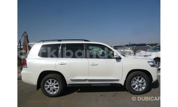 Gura Imported Toyota Land Cruiser White Imodoka i Import - Dubai mu Uganda Gura Imported Toyota Land Cruiser White Imodoka i Import - Dubai mu Uganda
