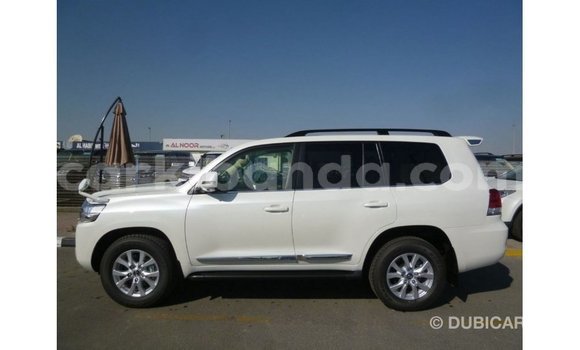 Gura Imported Toyota Land Cruiser White Imodoka i Import - Dubai mu Uganda Gura Imported Toyota Land Cruiser White Imodoka i Import - Dubai mu Uganda