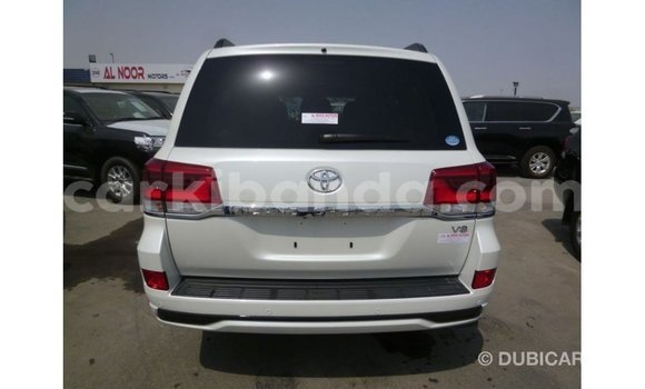 Acheter Import Voiture Toyota Land Cruiser Blanc à Import - Dubai, Ouganda Acheter Import Voiture Toyota Land Cruiser Blanc à Import - Dubai, Ouganda