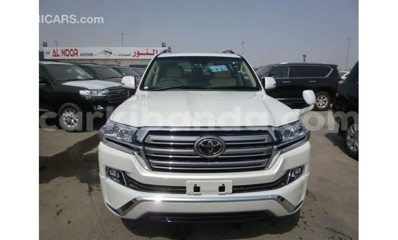 Acheter Import Voiture Toyota Land Cruiser Blanc à Import - Dubai, Ouganda Acheter Import Voiture Toyota Land Cruiser Blanc à Import - Dubai, Ouganda