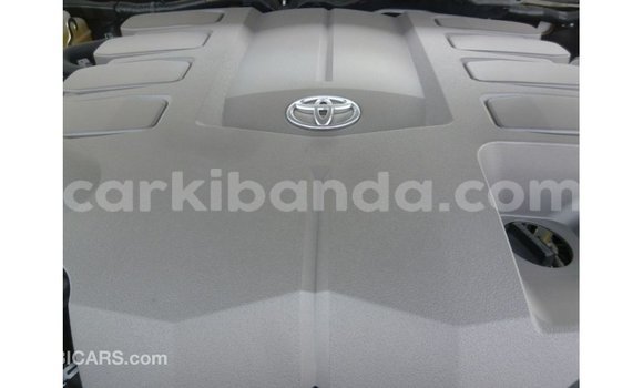 Acheter Import Voiture Toyota Land Cruiser Blanc à Import - Dubai, Ouganda Acheter Import Voiture Toyota Land Cruiser Blanc à Import - Dubai, Ouganda