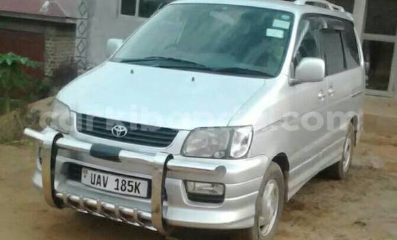 Gura Yakoze Toyota Noah Silver Imodoka i Kampala mu Uganda Gura Yakoze Toyota Noah Silver Imodoka i Kampala mu Uganda