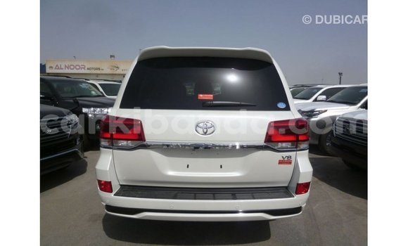 Gura Imported Toyota Land Cruiser White Imodoka i Import - Dubai mu Uganda Gura Imported Toyota Land Cruiser White Imodoka i Import - Dubai mu Uganda