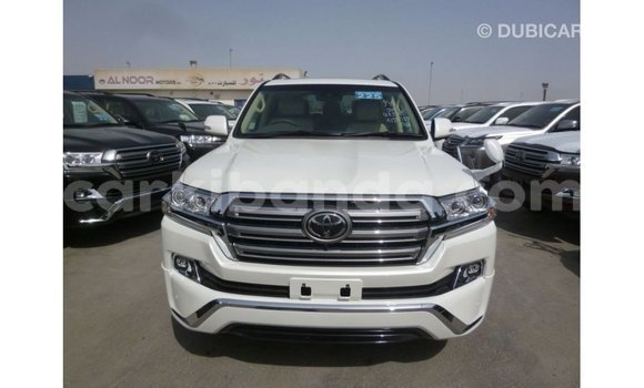 Gura Imported Toyota Land Cruiser White Imodoka i Import - Dubai mu Uganda Gura Imported Toyota Land Cruiser White Imodoka i Import - Dubai mu Uganda