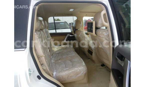 Gura Imported Toyota Land Cruiser White Imodoka i Import - Dubai mu Uganda Gura Imported Toyota Land Cruiser White Imodoka i Import - Dubai mu Uganda
