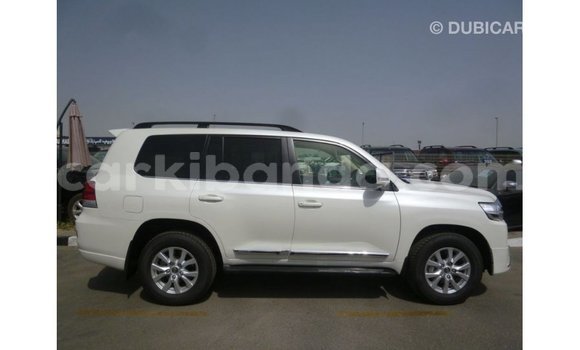Gura Imported Toyota Land Cruiser White Imodoka i Import - Dubai mu Uganda Gura Imported Toyota Land Cruiser White Imodoka i Import - Dubai mu Uganda