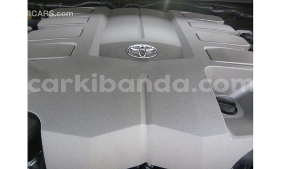Nunua Imported Toyota Land Cruiser Nyeusi Gari ndani ya Import - Dubai nchini Uganda Nunua Imported Toyota Land Cruiser Nyeusi Gari ndani ya Import - Dubai nchini Uganda