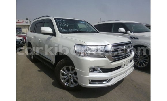 Gura Imported Toyota Land Cruiser White Imodoka i Import - Dubai mu Uganda Gura Imported Toyota Land Cruiser White Imodoka i Import - Dubai mu Uganda