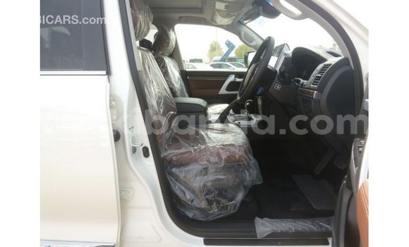 Gura Imported Toyota Land Cruiser White Imodoka i Import - Dubai mu Uganda Gura Imported Toyota Land Cruiser White Imodoka i Import - Dubai mu Uganda