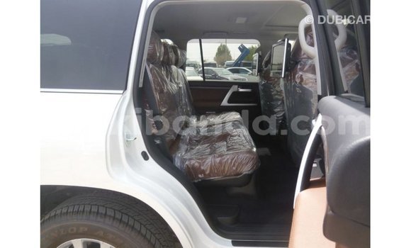 Gura Imported Toyota Land Cruiser White Imodoka i Import - Dubai mu Uganda Gura Imported Toyota Land Cruiser White Imodoka i Import - Dubai mu Uganda