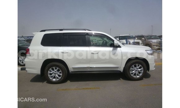 Gura Imported Toyota Land Cruiser White Imodoka i Import - Dubai mu Uganda Gura Imported Toyota Land Cruiser White Imodoka i Import - Dubai mu Uganda