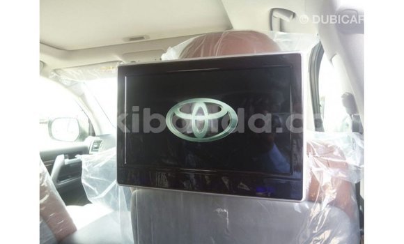 Gura Imported Toyota Land Cruiser White Imodoka i Import - Dubai mu Uganda Gura Imported Toyota Land Cruiser White Imodoka i Import - Dubai mu Uganda