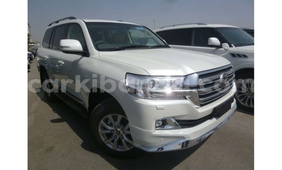 Gura Imported Toyota Land Cruiser White Imodoka i Import - Dubai mu Uganda Gura Imported Toyota Land Cruiser White Imodoka i Import - Dubai mu Uganda