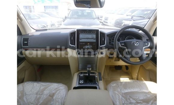 Gura Imported Toyota Land Cruiser White Imodoka i Import - Dubai mu Uganda Gura Imported Toyota Land Cruiser White Imodoka i Import - Dubai mu Uganda