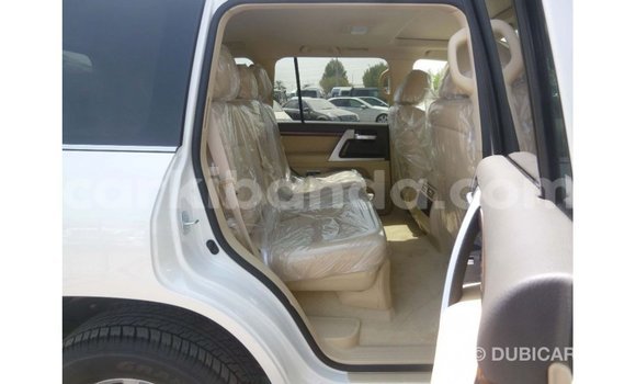 Gura Imported Toyota Land Cruiser White Imodoka i Import - Dubai mu Uganda Gura Imported Toyota Land Cruiser White Imodoka i Import - Dubai mu Uganda