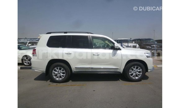 Gura Imported Toyota Land Cruiser White Imodoka i Import - Dubai mu Uganda Gura Imported Toyota Land Cruiser White Imodoka i Import - Dubai mu Uganda