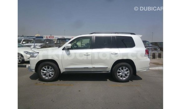Gura Imported Toyota Land Cruiser White Imodoka i Import - Dubai mu Uganda Gura Imported Toyota Land Cruiser White Imodoka i Import - Dubai mu Uganda