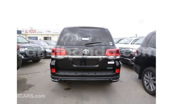 Gura Imported Toyota Land Cruiser Black Imodoka i Import - Dubai mu Uganda Gura Imported Toyota Land Cruiser Black Imodoka i Import - Dubai mu Uganda