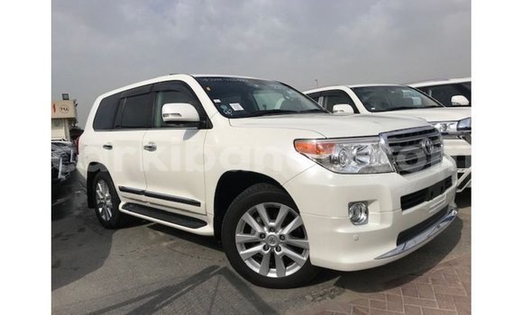 Gura Imported Toyota Land Cruiser White Imodoka i Import - Dubai mu Uganda Gura Imported Toyota Land Cruiser White Imodoka i Import - Dubai mu Uganda