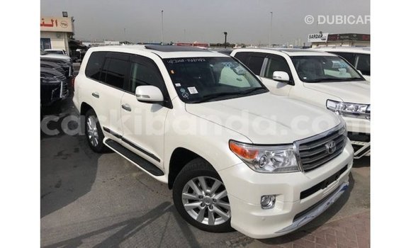 Gura Imported Toyota Land Cruiser White Imodoka i Import - Dubai mu Uganda Gura Imported Toyota Land Cruiser White Imodoka i Import - Dubai mu Uganda