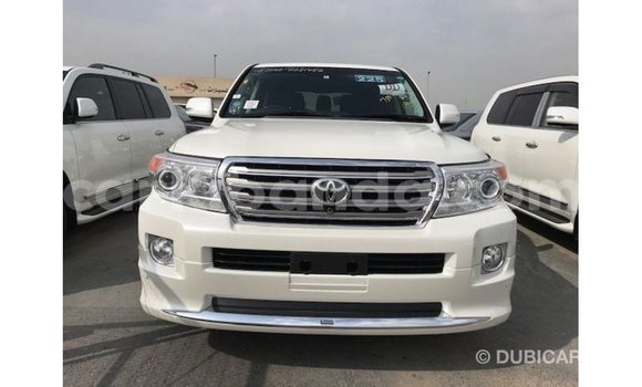 Gura Imported Toyota Land Cruiser White Imodoka i Import - Dubai mu Uganda Gura Imported Toyota Land Cruiser White Imodoka i Import - Dubai mu Uganda