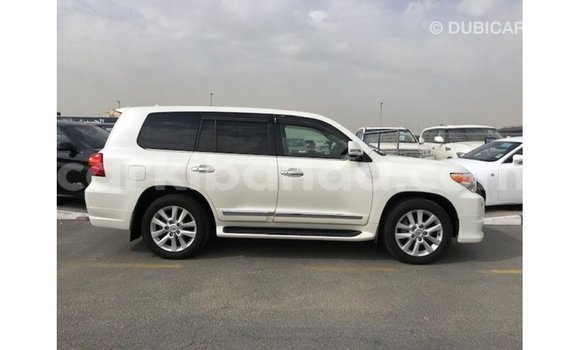 Gura Imported Toyota Land Cruiser White Imodoka i Import - Dubai mu Uganda Gura Imported Toyota Land Cruiser White Imodoka i Import - Dubai mu Uganda