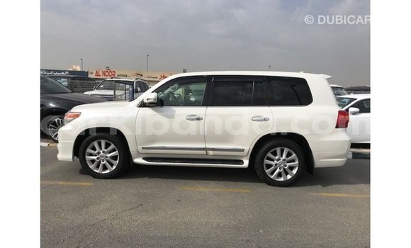 Gura Imported Toyota Land Cruiser White Imodoka i Import - Dubai mu Uganda Gura Imported Toyota Land Cruiser White Imodoka i Import - Dubai mu Uganda