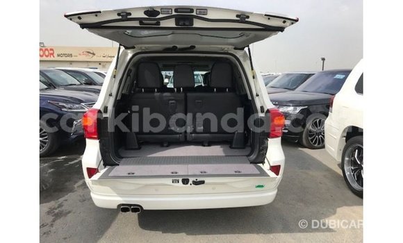 Gura Imported Toyota Land Cruiser White Imodoka i Import - Dubai mu Uganda Gura Imported Toyota Land Cruiser White Imodoka i Import - Dubai mu Uganda
