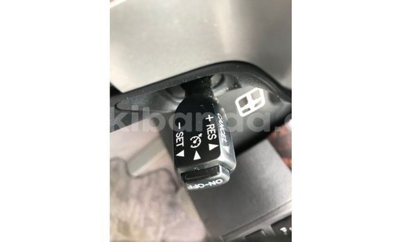 Gura Imported Toyota Land Cruiser White Imodoka i Import - Dubai mu Uganda Gura Imported Toyota Land Cruiser White Imodoka i Import - Dubai mu Uganda