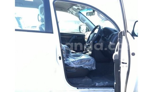 Buy Import Toyota Land Cruiser White Car in Import - Dubai in Uganda Buy Import Toyota Land Cruiser White Car in Import - Dubai in Uganda
