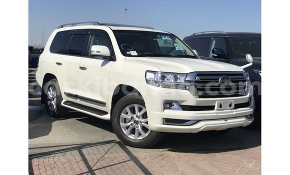 Gura Imported Toyota Land Cruiser White Imodoka i Import - Dubai mu Uganda Gura Imported Toyota Land Cruiser White Imodoka i Import - Dubai mu Uganda