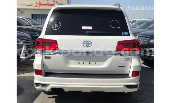 Gura Imported Toyota Land Cruiser White Imodoka i Import - Dubai mu Uganda Gura Imported Toyota Land Cruiser White Imodoka i Import - Dubai mu Uganda
