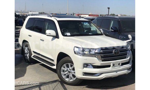 Gura Imported Toyota Land Cruiser White Imodoka i Import - Dubai mu Uganda Gura Imported Toyota Land Cruiser White Imodoka i Import - Dubai mu Uganda