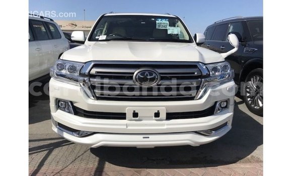 Gura Imported Toyota Land Cruiser White Imodoka i Import - Dubai mu Uganda Gura Imported Toyota Land Cruiser White Imodoka i Import - Dubai mu Uganda