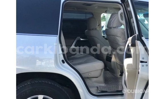 Gura Imported Toyota Land Cruiser White Imodoka i Import - Dubai mu Uganda Gura Imported Toyota Land Cruiser White Imodoka i Import - Dubai mu Uganda