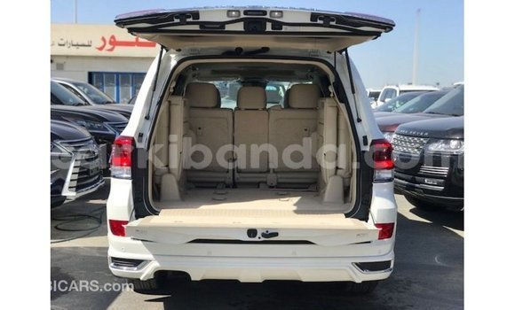 Gura Imported Toyota Land Cruiser White Imodoka i Import - Dubai mu Uganda Gura Imported Toyota Land Cruiser White Imodoka i Import - Dubai mu Uganda