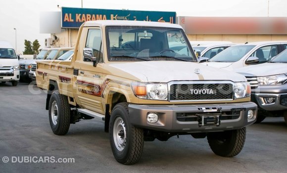 Acheter Import Voiture Toyota Land Cruiser Beige à Import - Dubai, Ouganda Acheter Import Voiture Toyota Land Cruiser Beige à Import - Dubai, Ouganda