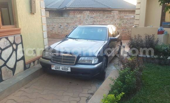 Acheter Occasion Voiture Mercedes‒Benz 200 Noir à Kampala, Ouganda Acheter Occasion Voiture Mercedes‒Benz 200 Noir à Kampala, Ouganda