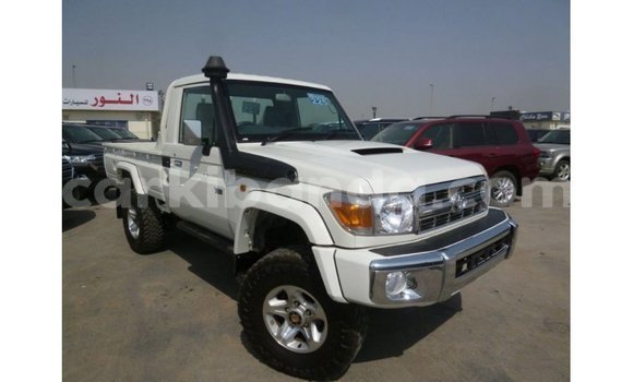 Gura Imported Toyota Land Cruiser White Imodoka i Import - Dubai mu Uganda Gura Imported Toyota Land Cruiser White Imodoka i Import - Dubai mu Uganda