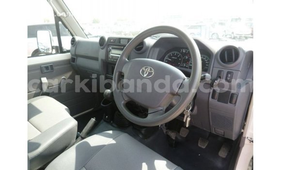 Gura Imported Toyota Land Cruiser White Imodoka i Import - Dubai mu Uganda Gura Imported Toyota Land Cruiser White Imodoka i Import - Dubai mu Uganda