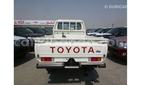 Gura Imported Toyota Land Cruiser White Imodoka i Import - Dubai mu Uganda Gura Imported Toyota Land Cruiser White Imodoka i Import - Dubai mu Uganda