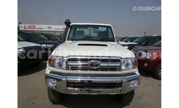 Gura Imported Toyota Land Cruiser White Imodoka i Import - Dubai mu Uganda Gura Imported Toyota Land Cruiser White Imodoka i Import - Dubai mu Uganda