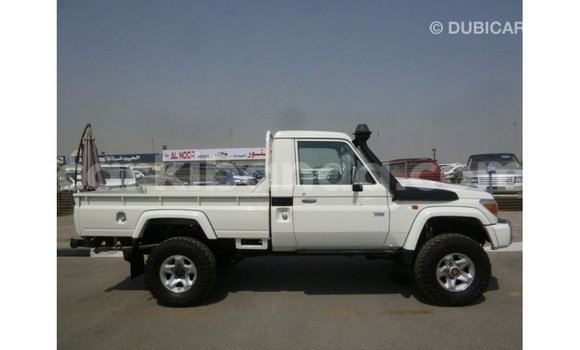 Gura Imported Toyota Land Cruiser White Imodoka i Import - Dubai mu Uganda Gura Imported Toyota Land Cruiser White Imodoka i Import - Dubai mu Uganda
