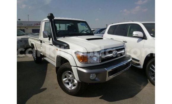 Gura Imported Toyota Land Cruiser White Imodoka i Import - Dubai mu Uganda Gura Imported Toyota Land Cruiser White Imodoka i Import - Dubai mu Uganda