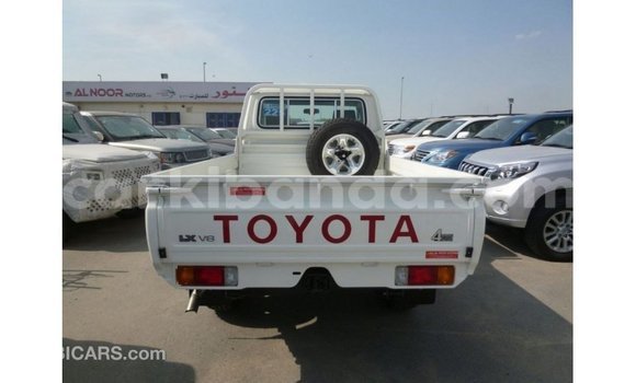 Gura Imported Toyota Land Cruiser White Imodoka i Import - Dubai mu Uganda Gura Imported Toyota Land Cruiser White Imodoka i Import - Dubai mu Uganda