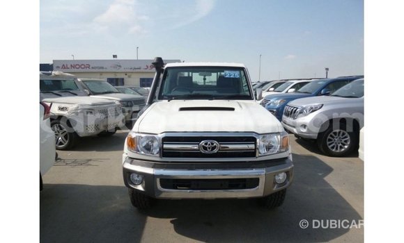 Gura Imported Toyota Land Cruiser White Imodoka i Import - Dubai mu Uganda Gura Imported Toyota Land Cruiser White Imodoka i Import - Dubai mu Uganda