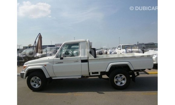 Gura Imported Toyota Land Cruiser White Imodoka i Import - Dubai mu Uganda Gura Imported Toyota Land Cruiser White Imodoka i Import - Dubai mu Uganda
