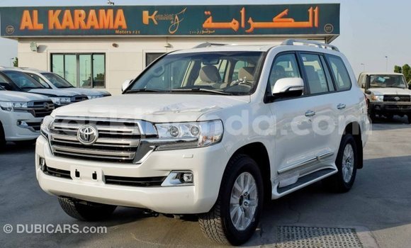 Acheter Import Voiture Toyota Land Cruiser Blanc à Import - Dubai, Ouganda Acheter Import Voiture Toyota Land Cruiser Blanc à Import - Dubai, Ouganda