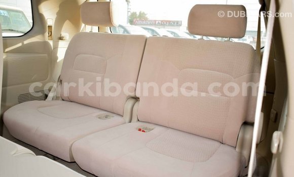 Acheter Import Voiture Toyota Land Cruiser Blanc à Import - Dubai, Ouganda Acheter Import Voiture Toyota Land Cruiser Blanc à Import - Dubai, Ouganda